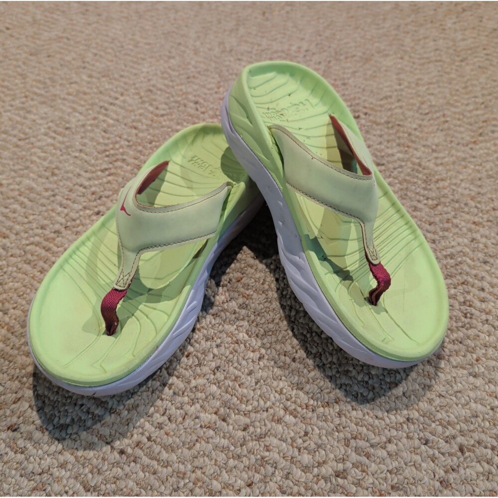 Hoka OneOne ORA Recovery Flip Flop Thong Sandals Womens 8 Butterfly Fushia